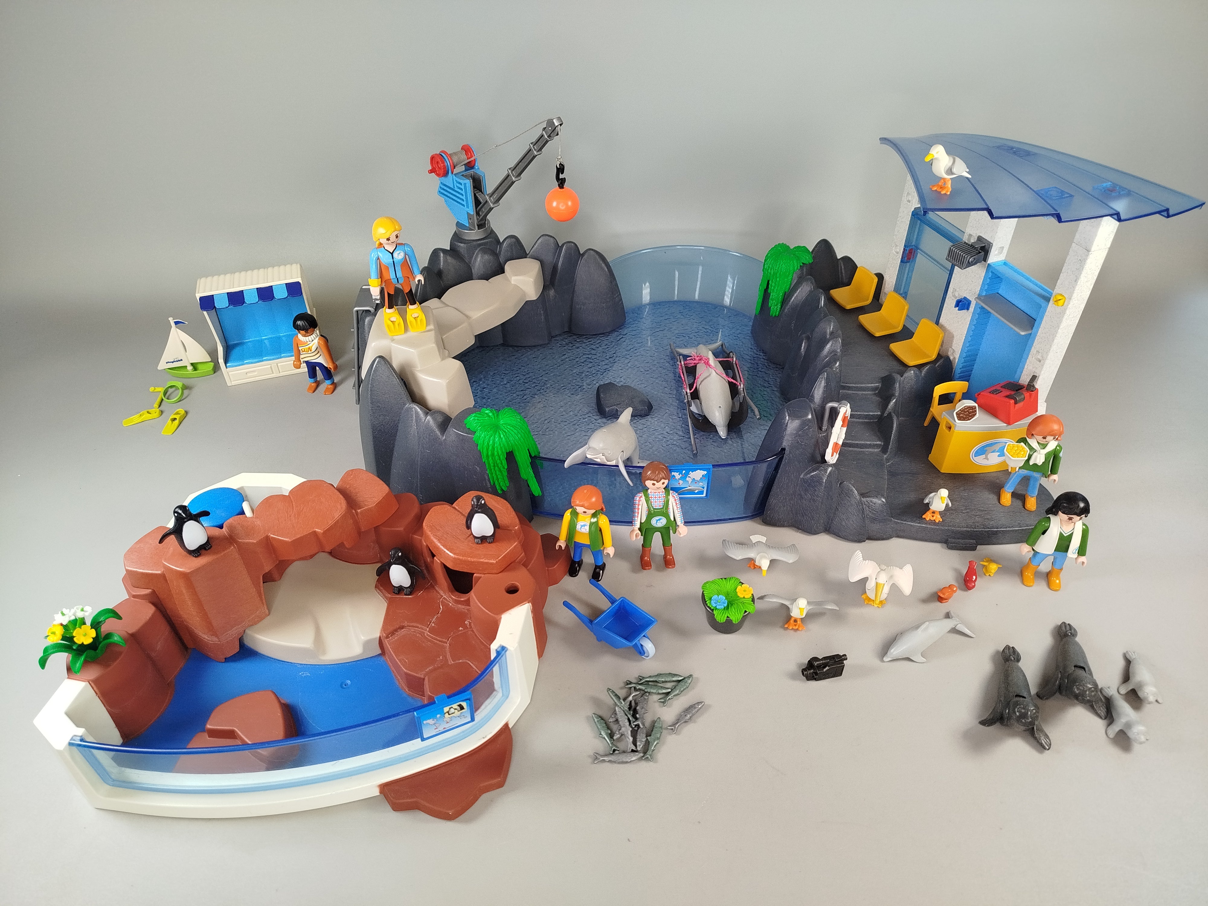 Playmobil Wasserpark Spielset 4468, 4462 – Aquarium mit Figuren & Tieren